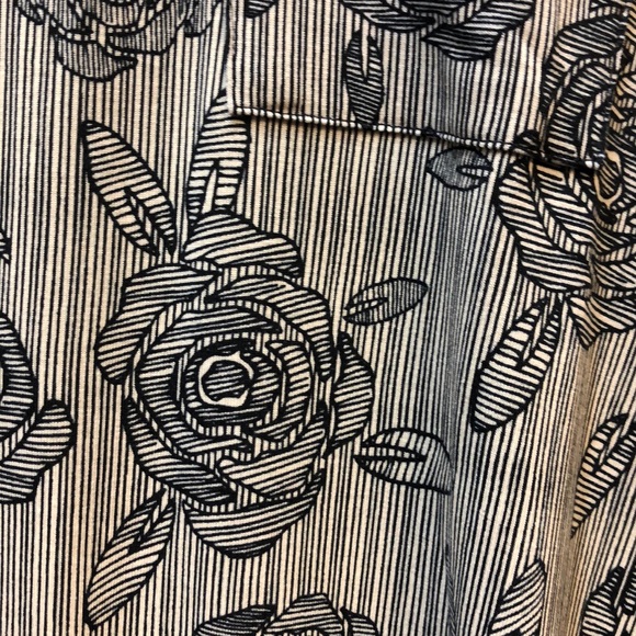 Lularoe xs carly - Picture 2 of 2